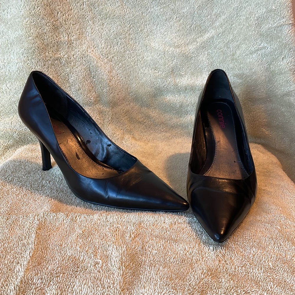 Connie Black Pointy Toe Pumps | size 8W